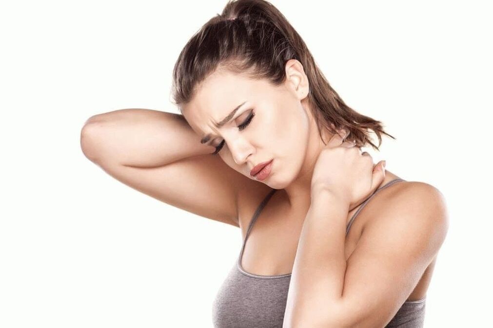 douleur intense dans le cou et les omoplates avec ostéochondrose cervicale